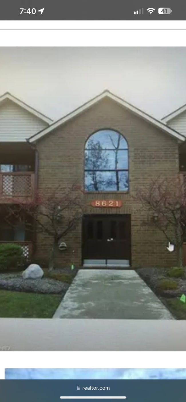 Building Photo - 8621 Scenicview Dr