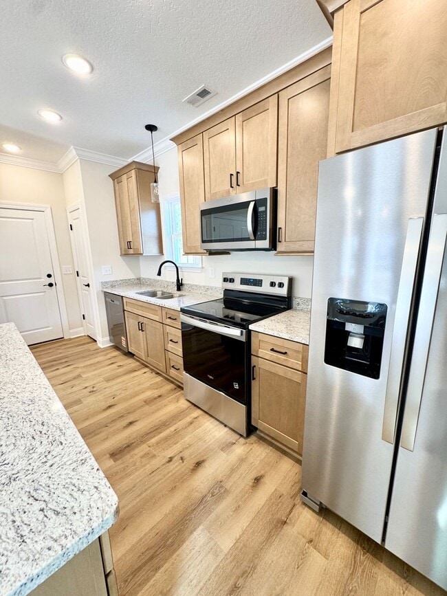 Foto del edificio - BEAUTIFUL BRAND NEW home!!! ??? 3 Bedrooms, 2.5 Baths with garage