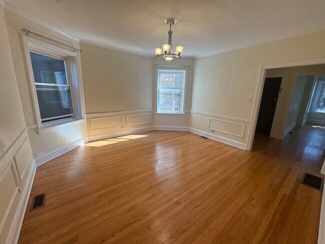 Building Photo - 5849 N Campbell Ave