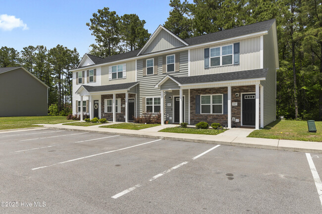 Building Photo - 105 Jaydn Dr W