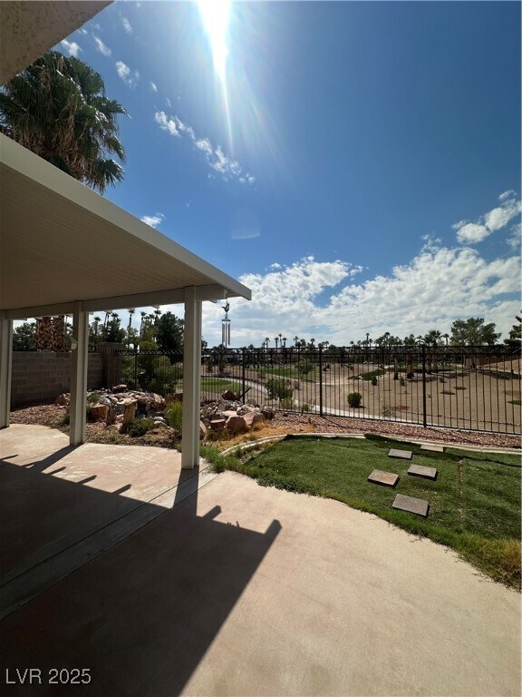 Foto del edificio - 301 Arbor Garden Ave