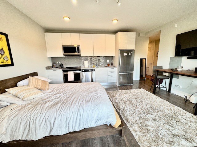 Foto del edificio - 2407 W Eastwood Ave