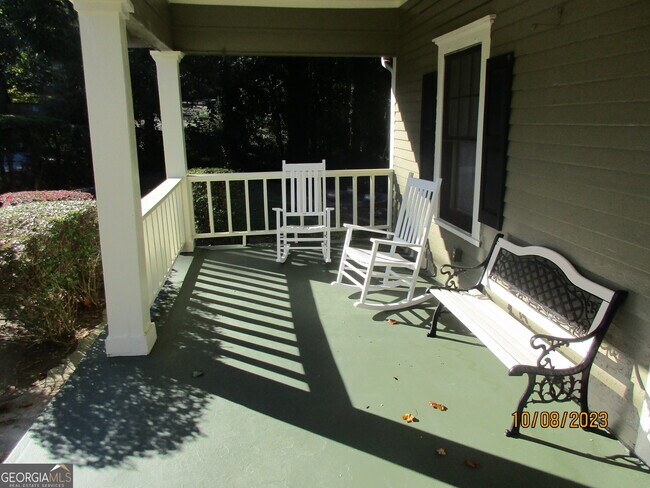 Building Photo - 1070 Forrest Ave