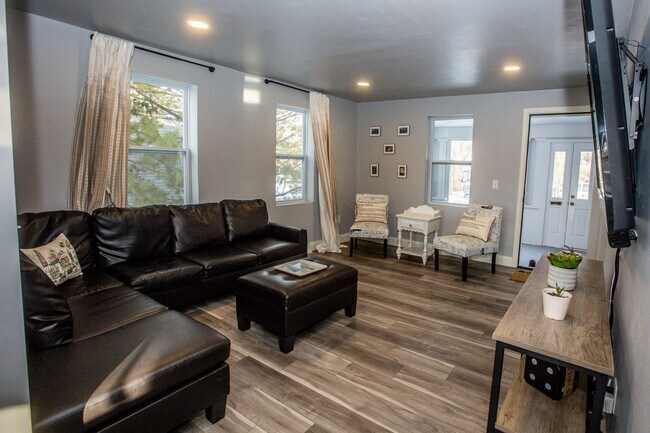 Foto del edificio - Four Bedroom Neenah House