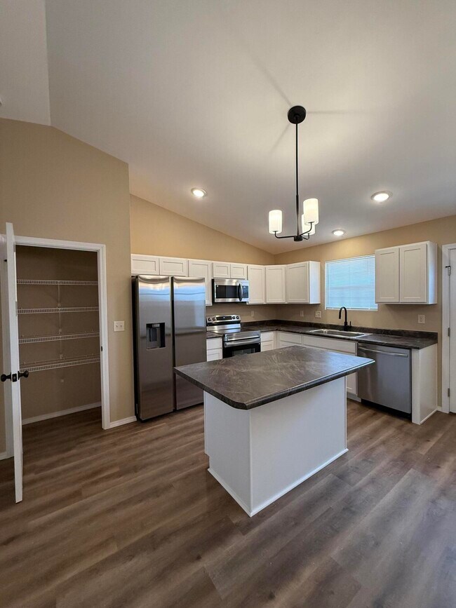 Foto del edificio - 202 Ruby Ln