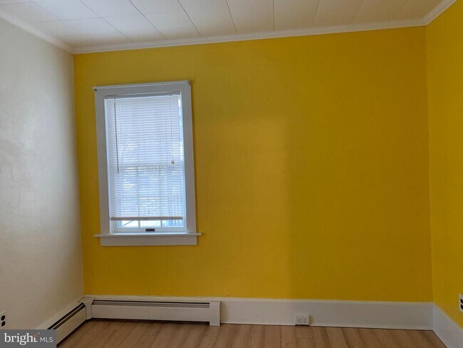 Building Photo - 2025 Wilson Ave