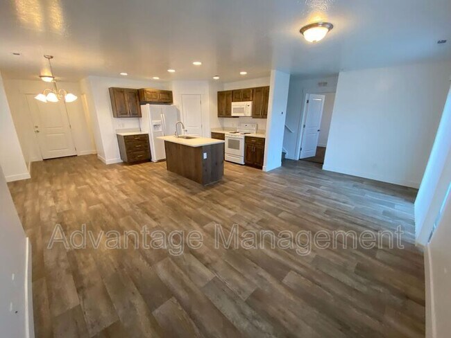Building Photo - 338 W Park View Ln