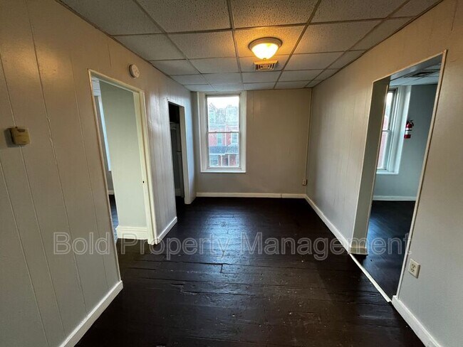 Building Photo - 367 W Greenwich St
