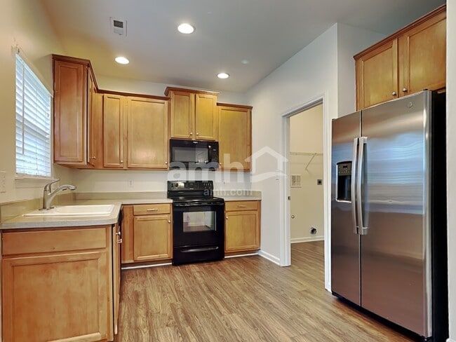 Building Photo - 1205 Jordans Pond Ln