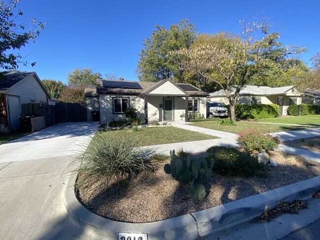 Building Photo - Adorable and move-in ready newly renovated...