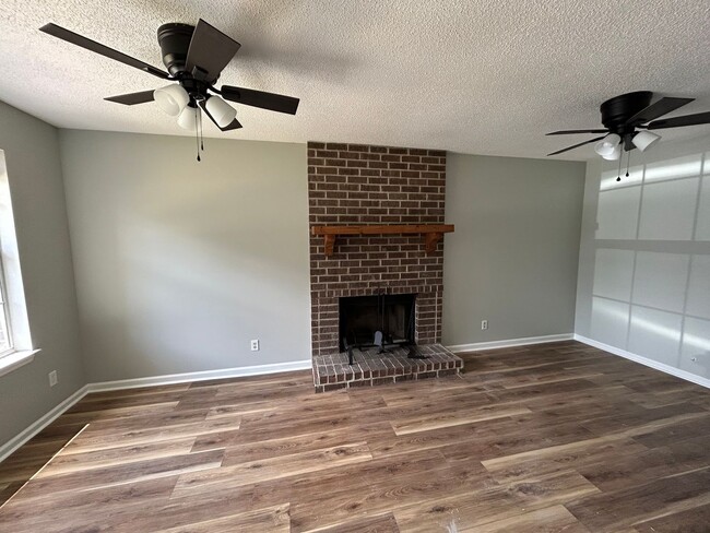 Foto del edificio - Adorable 3-bed 2-bath Home in Established ...