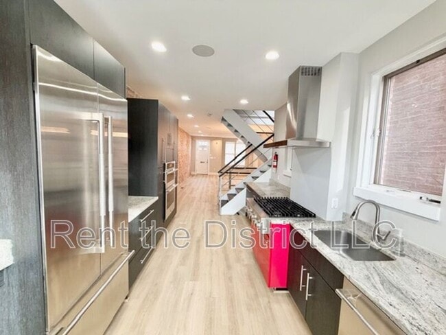 Building Photo - 1716 V St NW