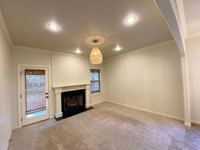 Building Photo - Three Bedroom Home- Available in Fayettevi...