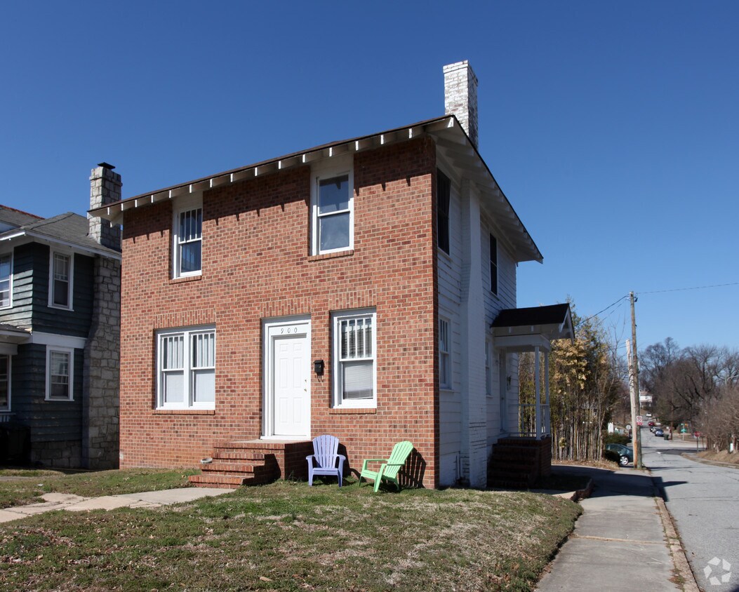 900 W Market, Greensboro, NC 27401 Apartments in Greensboro, NC