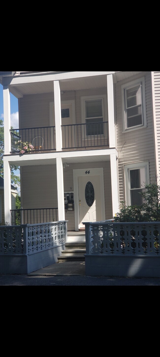 Building Photo - 44 Lakewood St