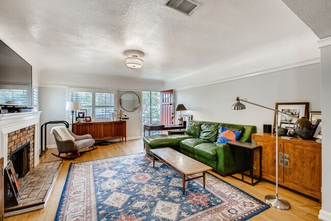 Foto del edificio - North Park Gem: 4-Bedroom, 3-Bath Home with Lush Garden & Modern Comforts