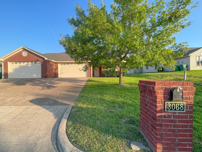 Building Photo - 3068 Palomino Trl