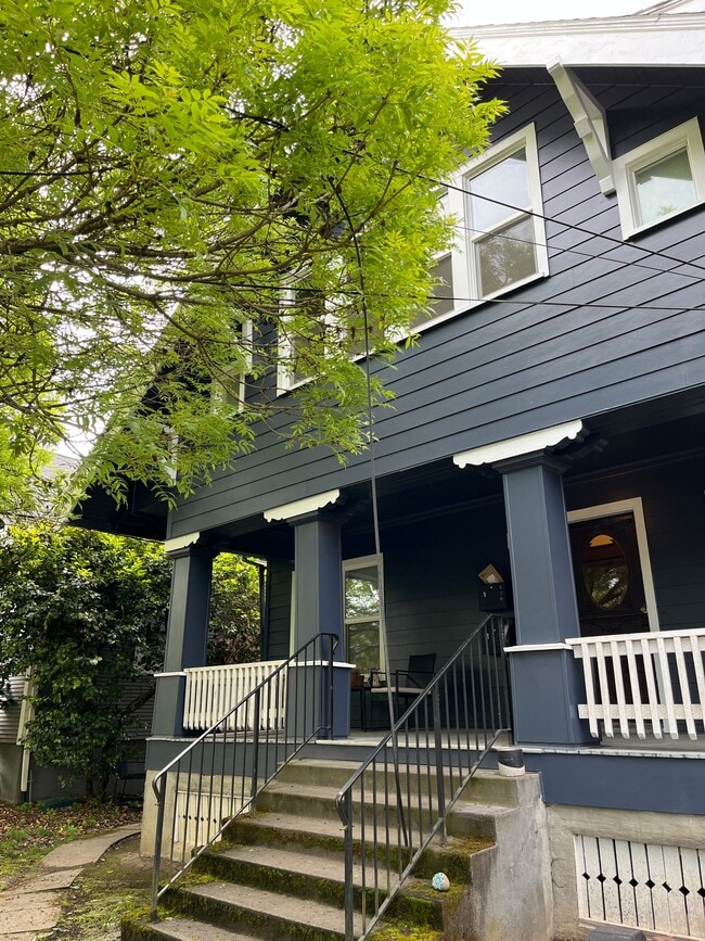 Building Photo - Very unique upper 1bed, great location! Ta...