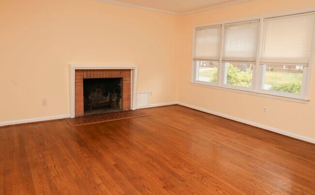 Foto del edificio - Charming Brick rancher close to CNU