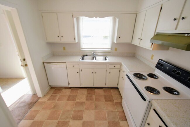 Foto del edificio - 573 Winding Creek Rd