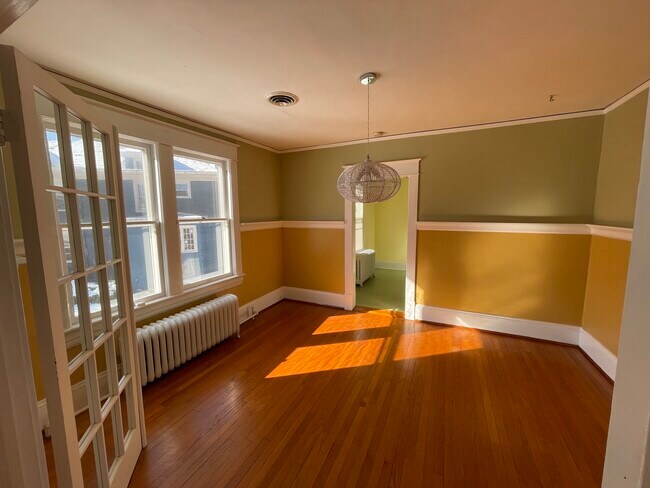 Foto del edificio - 405 King George Avenue Southwest, Unit B