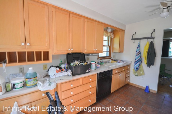 Building Photo - 3 br, 2 bath House - 2412 12th Ave NW