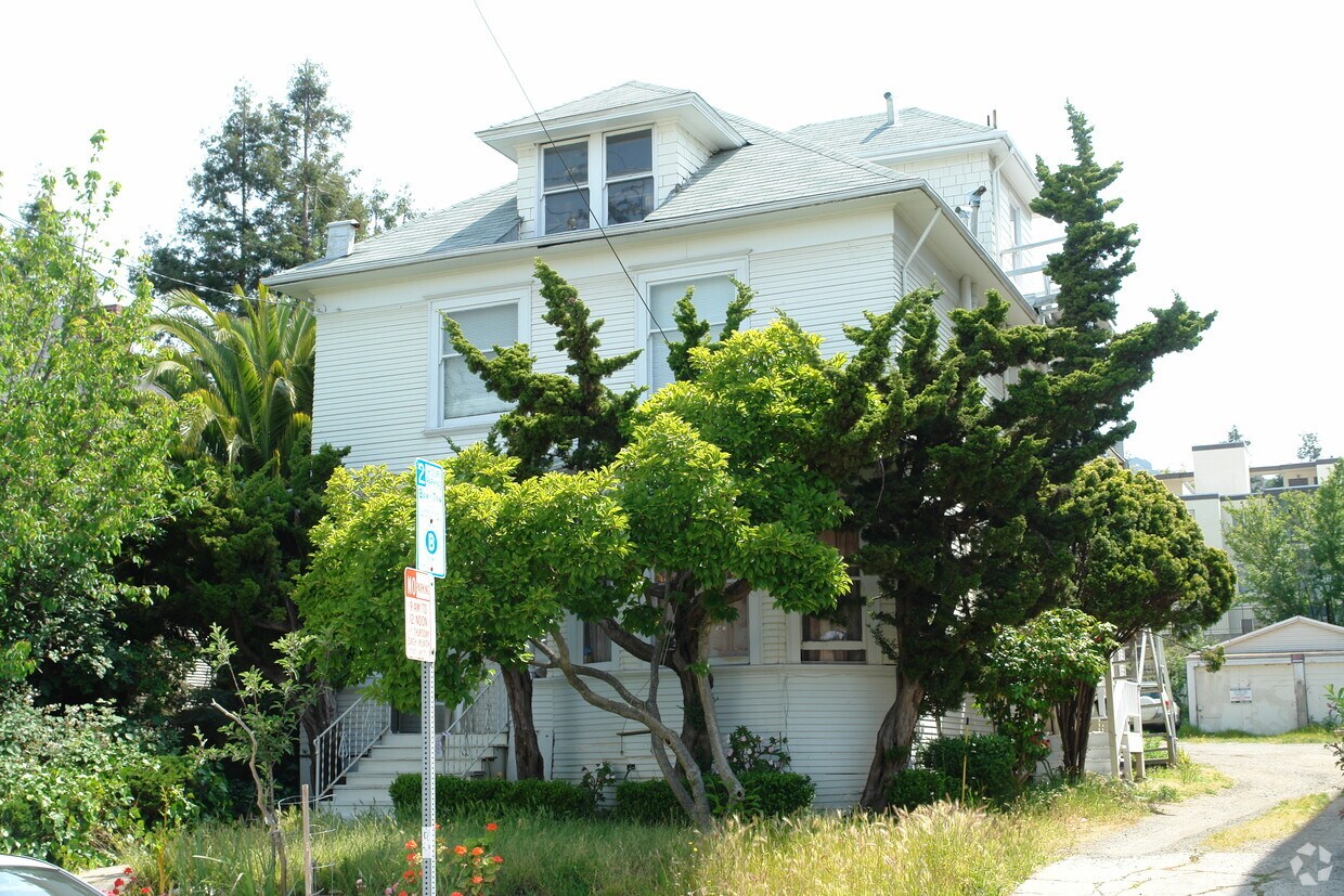 Primary Photo - 2517 Regent St