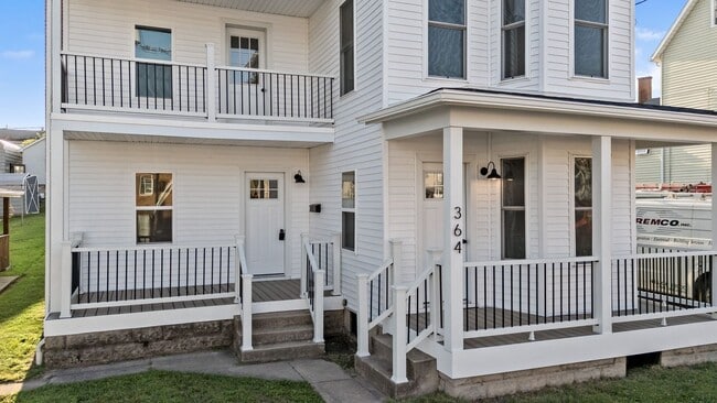 Building Photo - Newly Renovated 4-Bedroom, 2-Bath Home wit...
