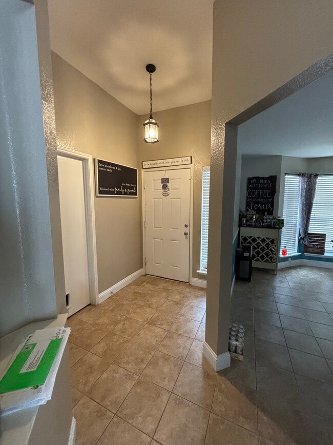 Building Photo - 108 Windsor