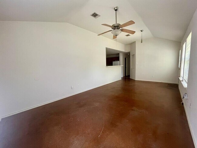 Building Photo - 1221 Armadillo Rd