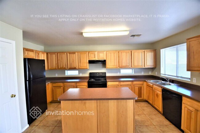 Building Photo - 5621 S 11th Pl