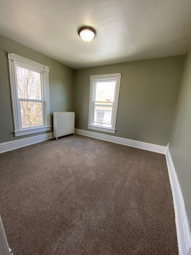 Dormitorio 1 - 232 Hewitt W Ave