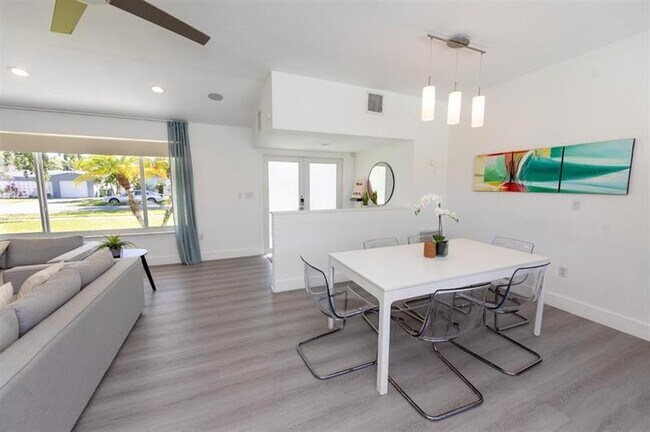 Building Photo - 475 NE 142nd St