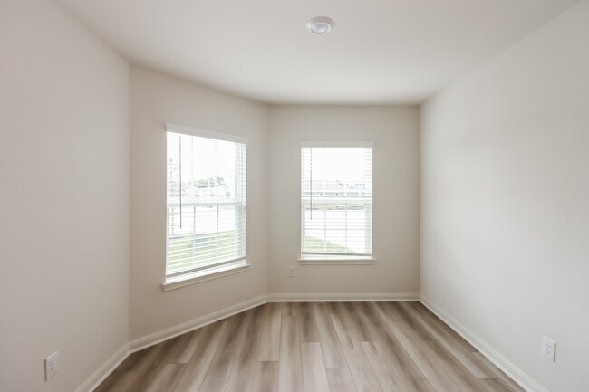 Building Photo - 26828 Steinbeck Dr