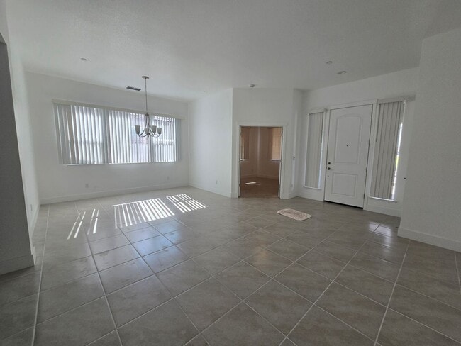 Building Photo - 3748 Tate St