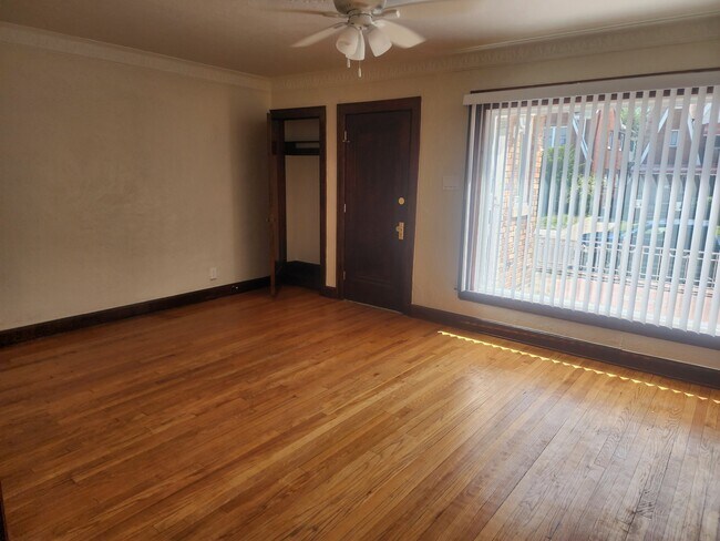 Foto del edificio - 17145-17147 Santa Rosa Dr