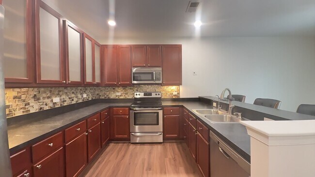 Foto del edificio - Recently Renovated 3-Bedroom Condo in The Grove at the Arboretum