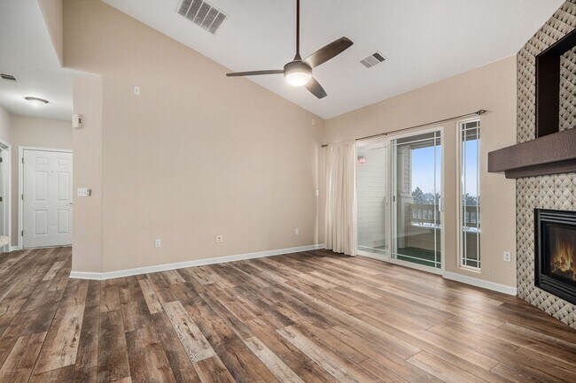 Foto del edificio - Updated 2 Bed 2 Bath Condo with One Car Garage in Littleton!