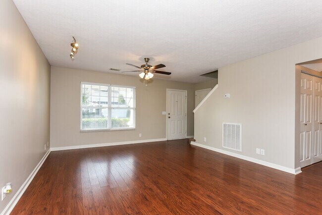 Foto del edificio - 2900 Summer Hollow Ct