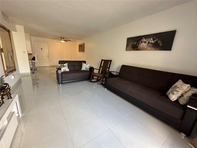 Foto del edificio - 4680 W 13th Ln