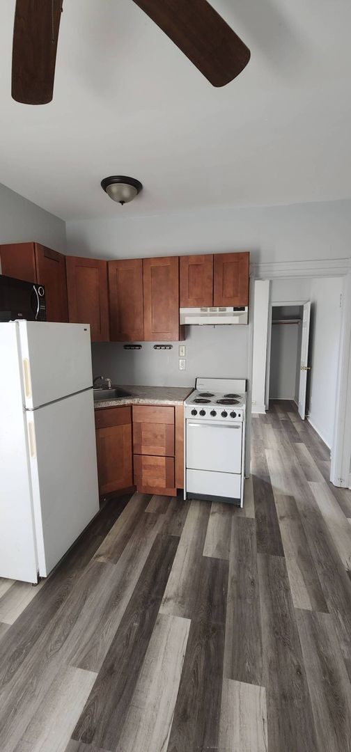 Foto del edificio - Recently redone 1br in the heart of Schene...