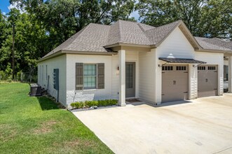 Building Photo - 218 NorthPark Dr
