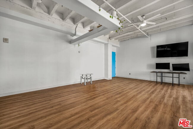 Building Photo - 312 W 5th St