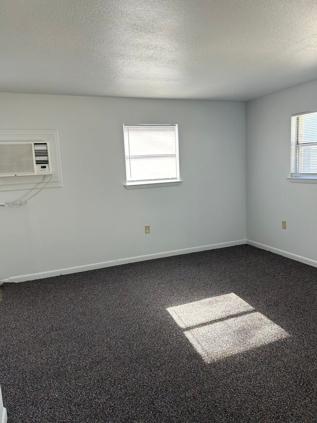 Building Photo - 2 Bedroom 1 Bath $1,295/ month - Newly Ren...