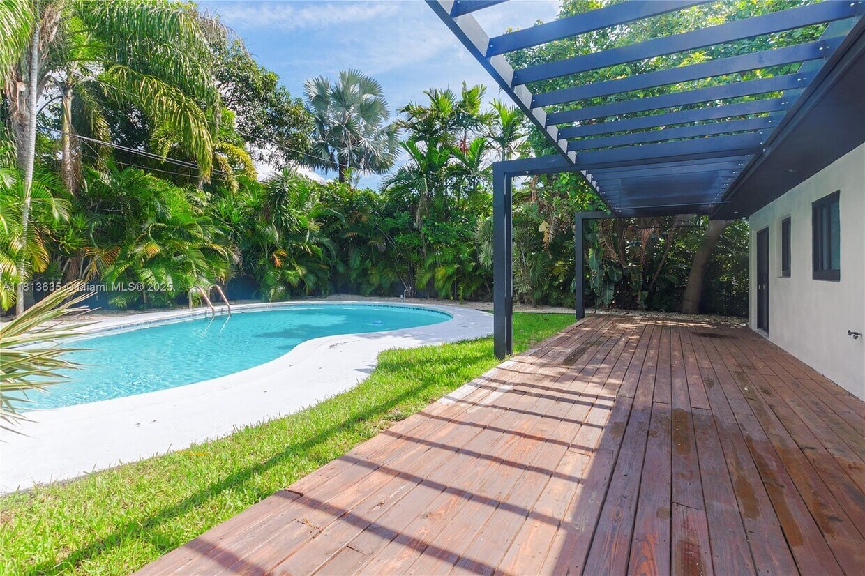 Foto principal - 1955 Alamanda Dr