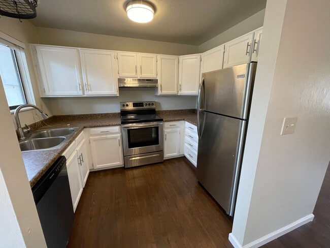 Centaur Village 3 Bedroom/2 Bath Newly Upd... - Centaur Village 3 Bedroom/2 Bath Newly Upd... House