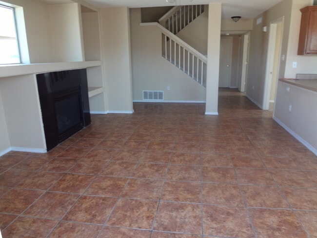 Building Photo - 10043 Paloma Dr