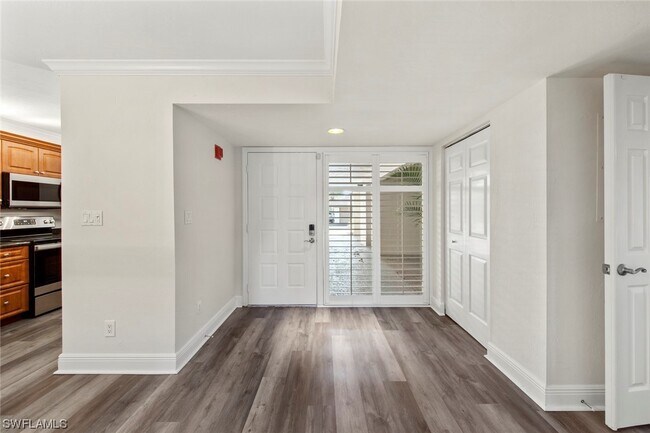 Building Photo - 545 Lake Louise Cir