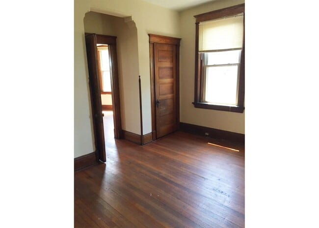 Foto del edificio - 3227 Jefferson Ave