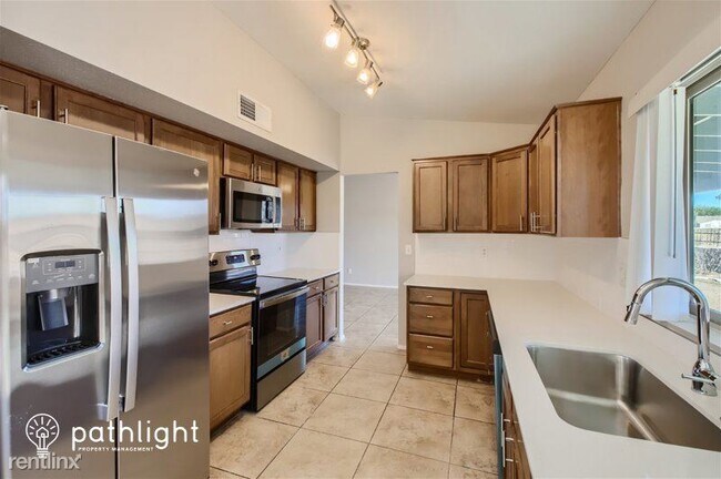 Foto del edificio - 3 br, 2 bath House - 4227 N 101St Avenue UNIT